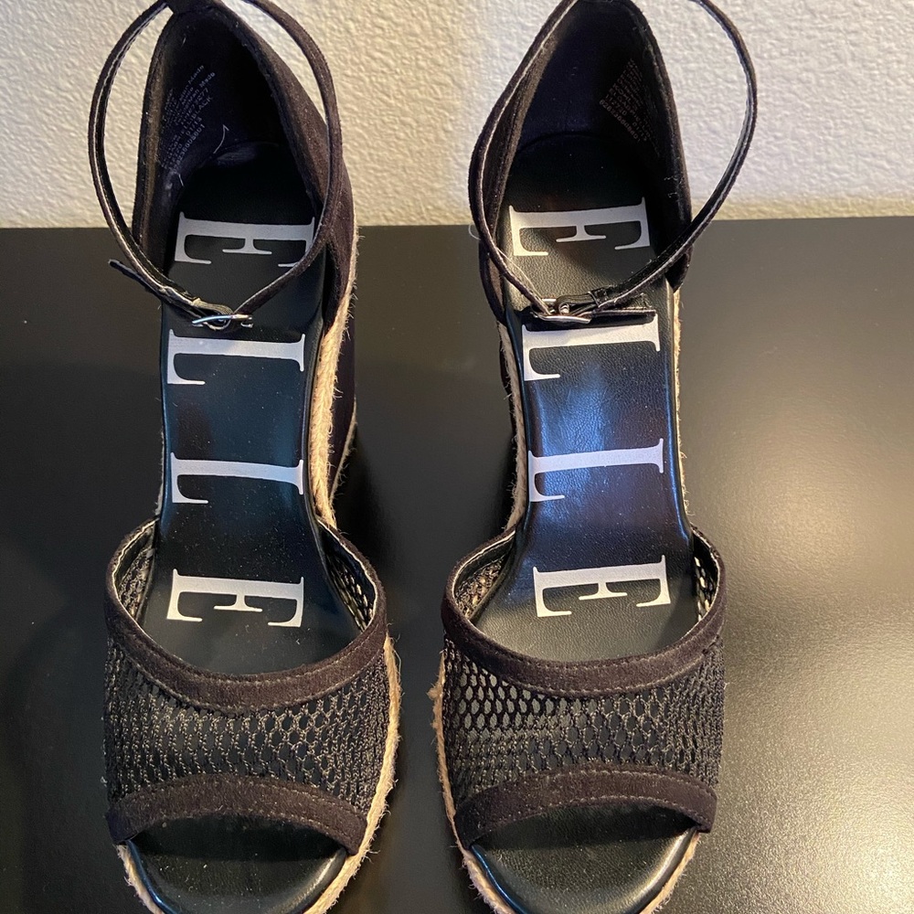 ELLE - Picture 2 of 3